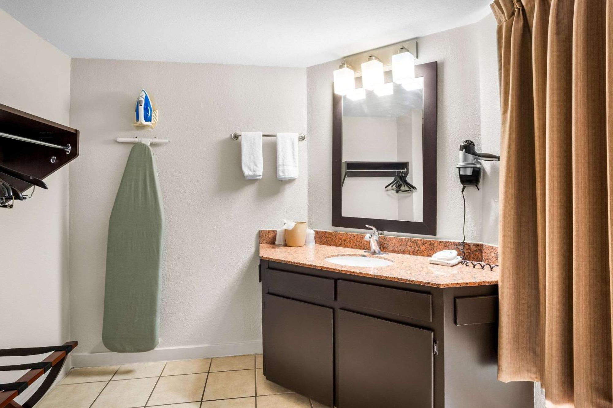 Rodeway Inn Waco Extérieur photo