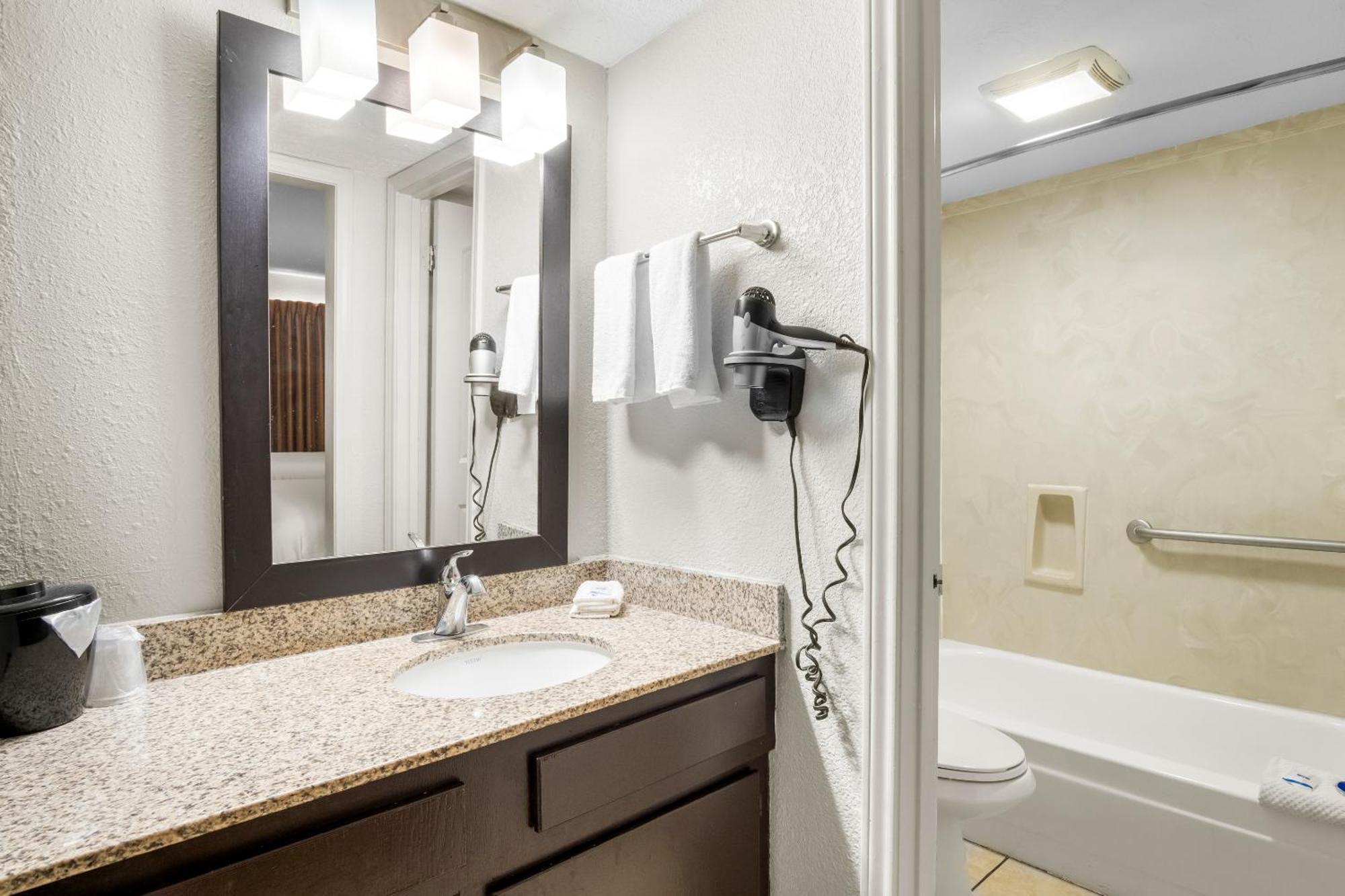 Rodeway Inn Waco Extérieur photo